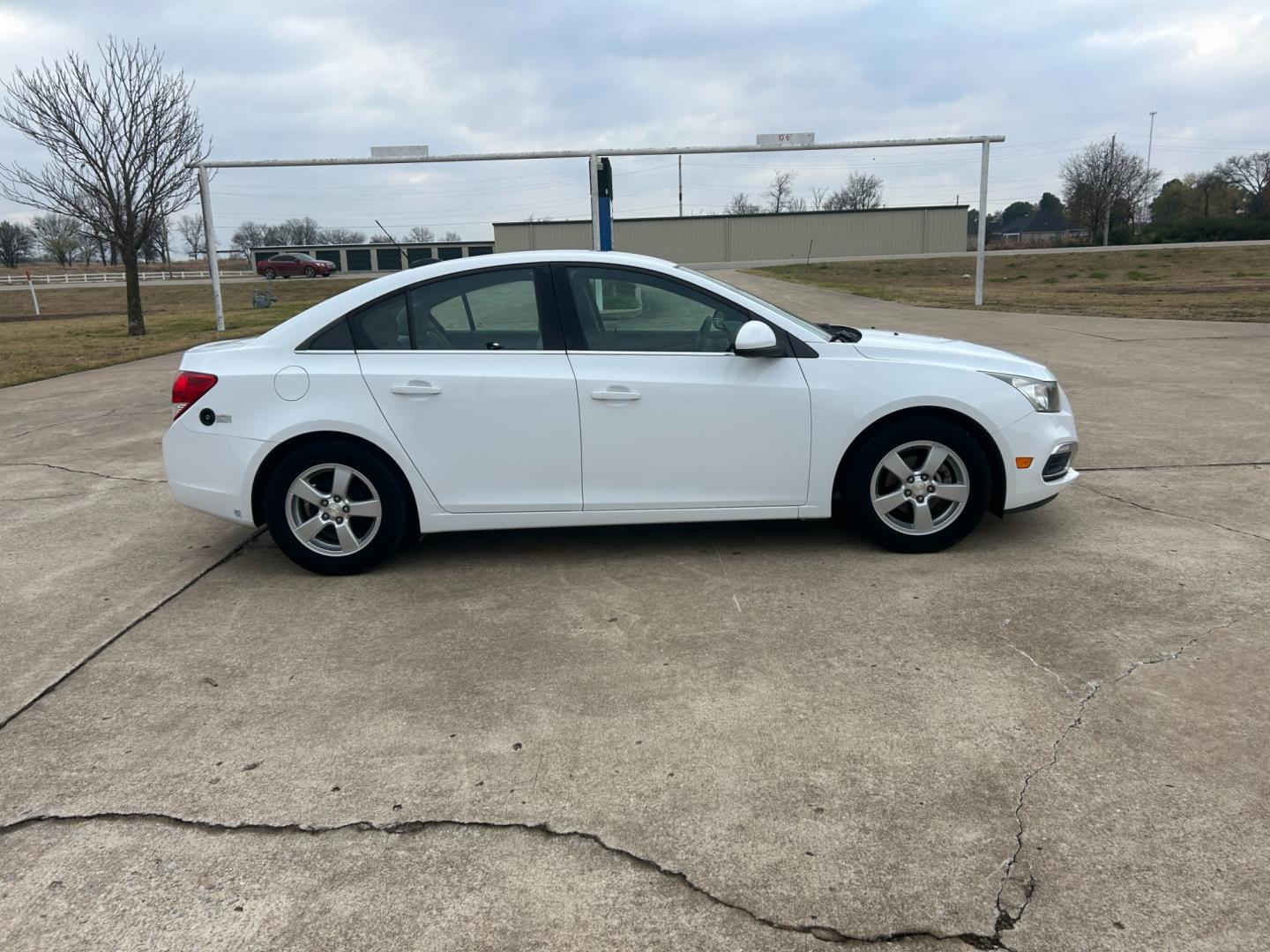 2015 White Chevrolet Cruze (1G1PC5SB2F7) , located at 17760 Hwy 62, Morris, OK, 74445, (918) 733-4887, 35.609104, -95.877060 - 2015 CHEVROLET CRUZE 1LT AUTO BI-FUEL RUNS ON BOTH CNG(COMPRESSED NATURAL GAS) AND GASOLINE. IT FEATURES POWER SEATS, POWER MIRRORS, POWER WINDOWS, POWER LOCKS, AM/FM STEREO, SIRIUS XM, BLUETOOTH, CD PLAYER, HANDS-FREE CALLING, TRACTION CONTROL, CRUISE CONTROL, BACKUP CAMERA, MULTI-FUNCTIONING STEER - Photo#3